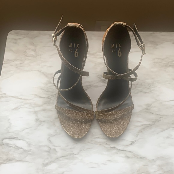 Gold heel, size 9, like new condition, - Picture 2 of 6